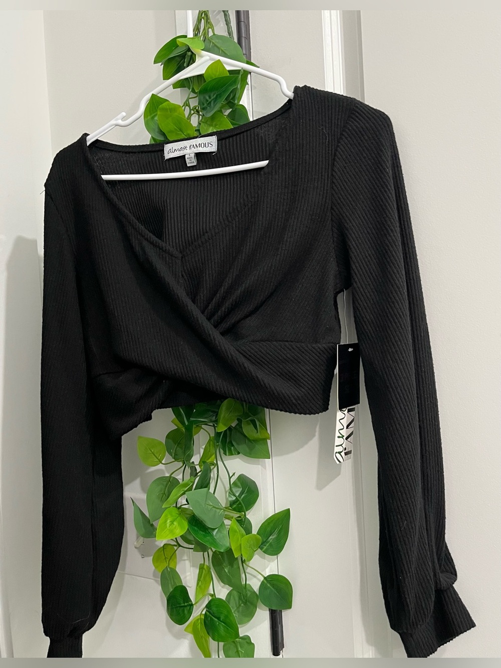 Almost Famous Black Ribbed Twist-Crop Long Sleeve Top